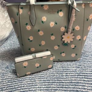 KATE SPADE BRAND NEW DAISIES TOTE AND WALLET BUNDLE